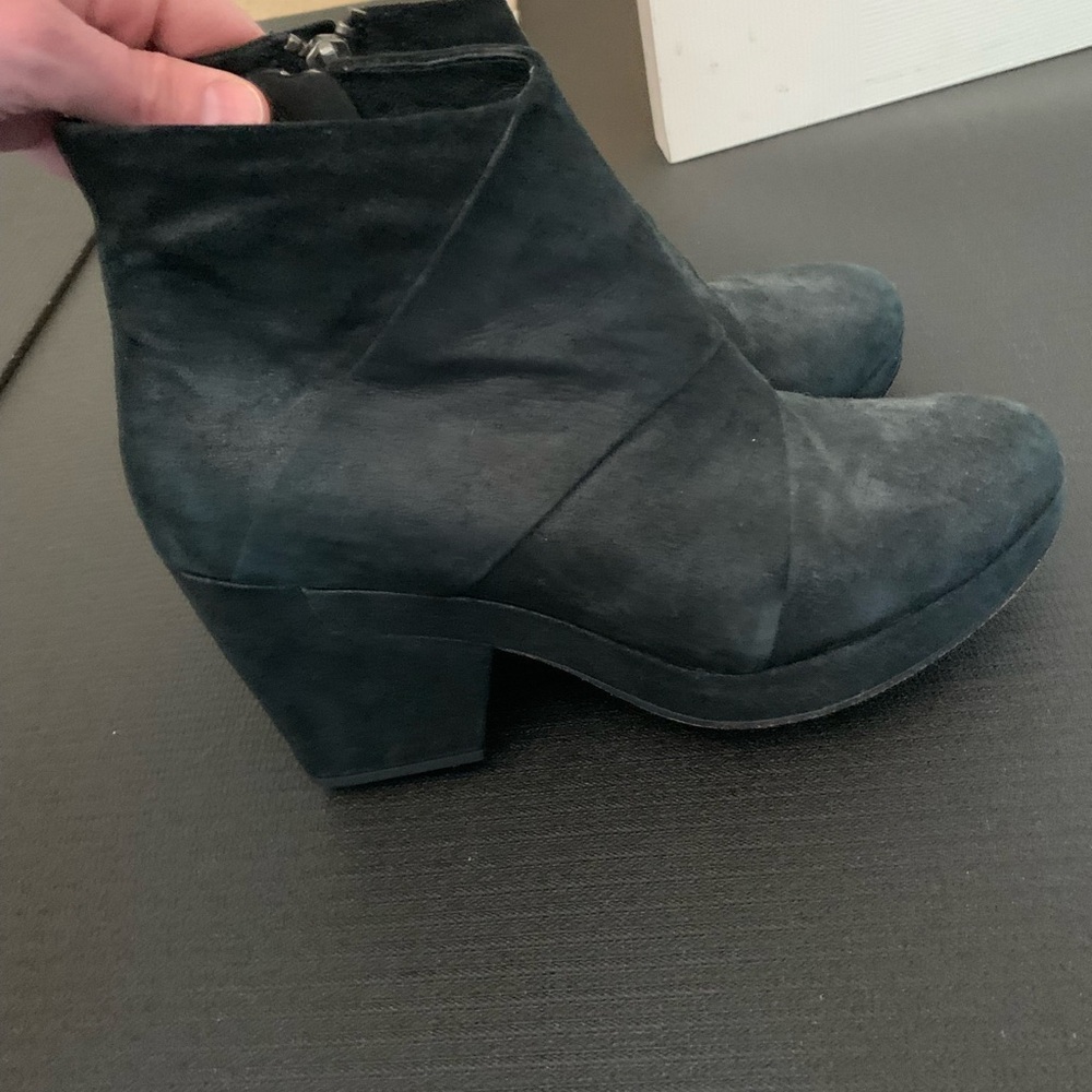 Eileen Fisher Suede Ankle booties 8.5